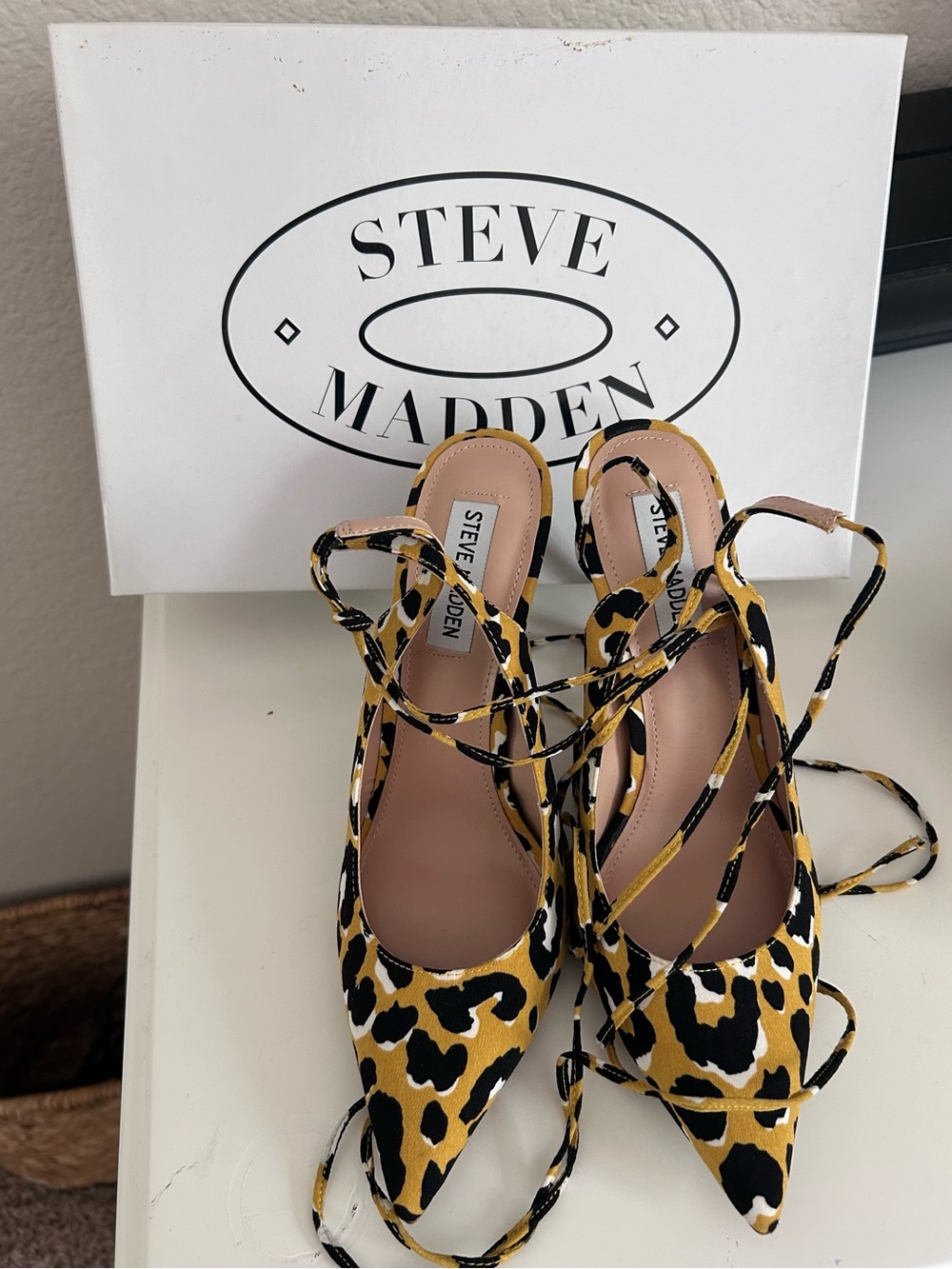 Steve Madden Leopard Lace-Up Pointed Heels - Yellow/Black/White NIB - Picture 6 of 15